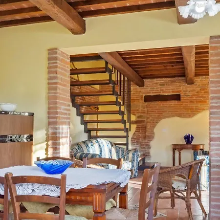 Дом отдыха Cozy In Castiglione Del With Swimming Pool Кастильоне-дель-Лаго
