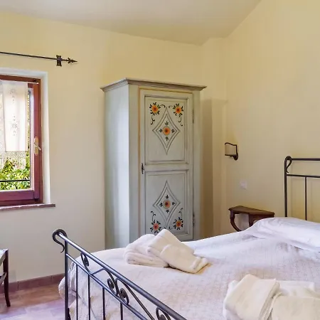 Дом отдыха Cozy In Castiglione Del With Swimming Pool Кастильоне-дель-Лаго