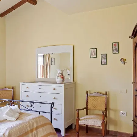 Дом отдыха Cozy In Castiglione Del With Swimming Pool